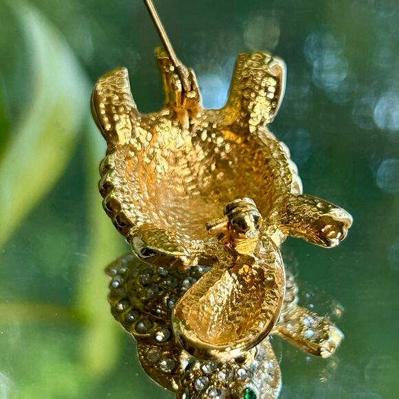 Vintage Gold Tone Turtle Brooch with Clear Rhinestones - Picture 13 of 16